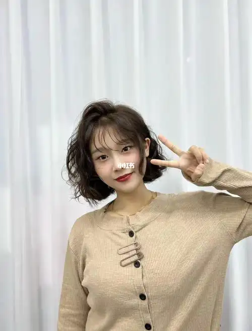 脸大头发少可爱俏皮风格适合的发型