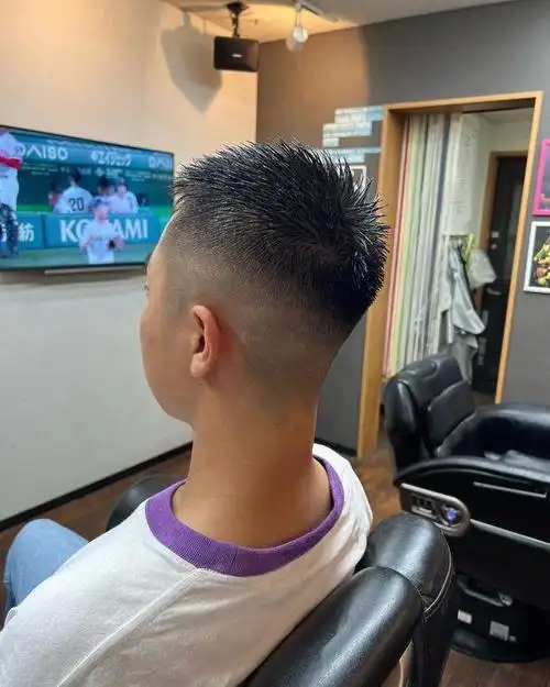 男士发型别瞎剪,最帅还是这四种,清爽百变很潮流|挑染|碎发|卷发|头型