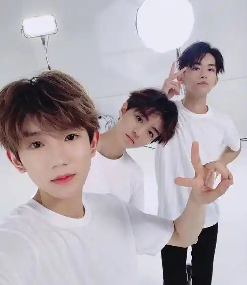 tfboys出道8年千玺提名影帝王源音乐受认可王俊凯出演英雄