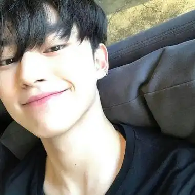 嘴角笑_男生搞笑头像图片_扣扣居