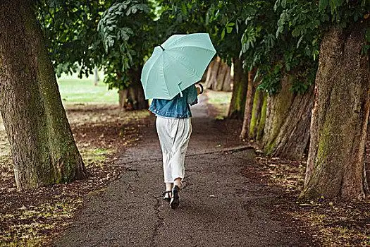 走路图片_走路图片大全_走路图片素材