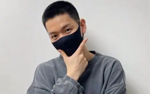 军事训练后将以社会服务要员身份履行兵役义务昨晚伯贤我会好好回来