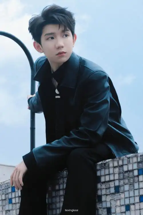 王源2024龙行绛气