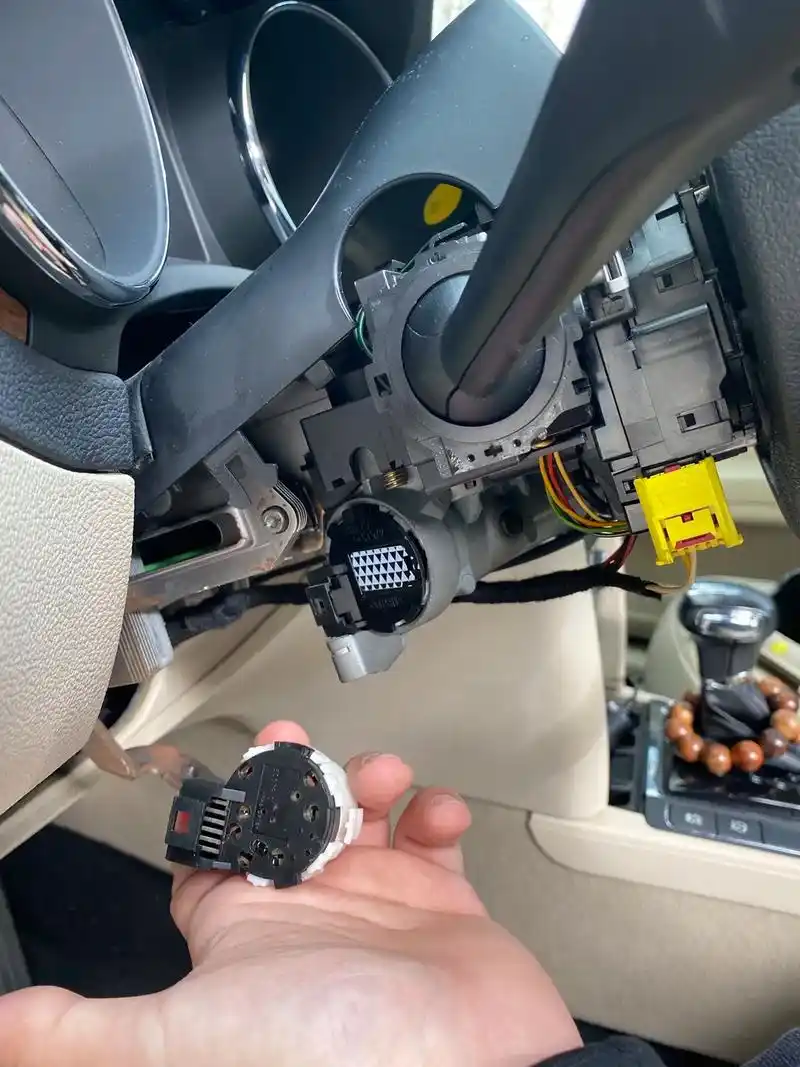 斯科达昊锐更换点火开关.秭归县最专业的 配汽车钥匙,折叠遥控 - 抖音