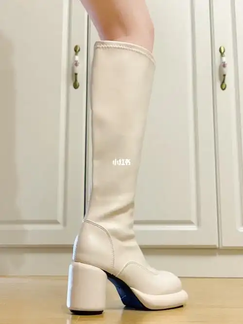 听我说白色长筒靴真的美爆了