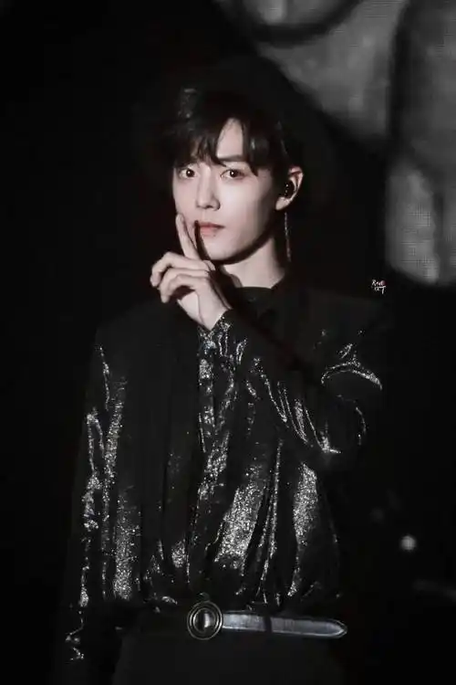 治愈系笑容好暖心!肖战@x玖少年团肖战daytoy.展开全文