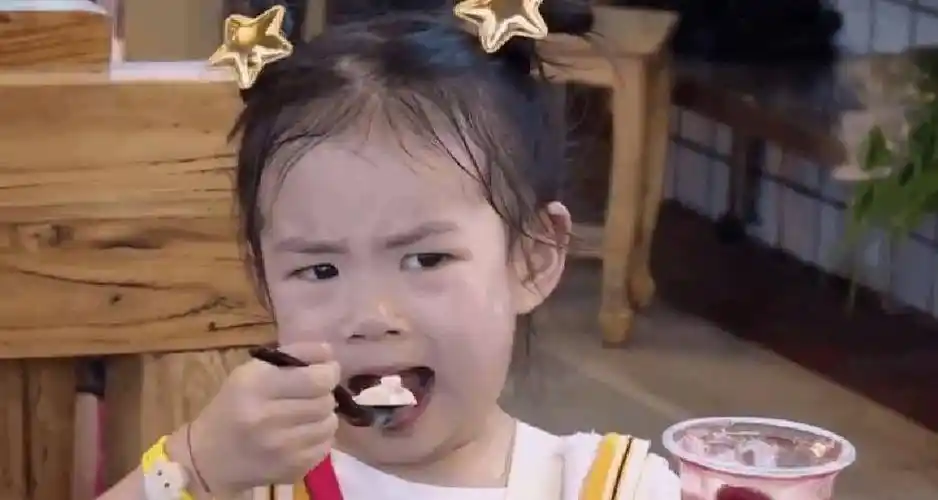 戚薇李承铉女儿lucky谐音"李love戚"不算什么,曾用名才是一绝_lucky