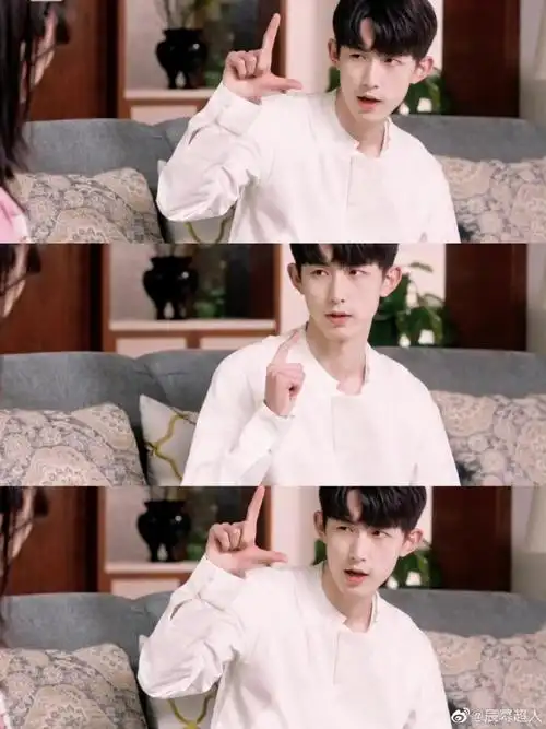 郭俊辰可以把校服焊身上吗##郭俊辰16岁校服照好青涩