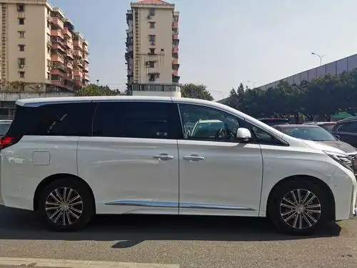 静态体验传祺m8:小电视一开,二排座椅一躺,当老板的感觉真好-新浪汽车