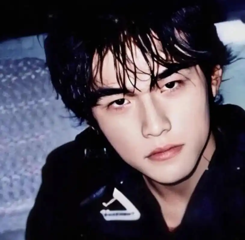 周杰伦近照曝光,身材发福严重,胖到像充气面包,天王化身土肥圆