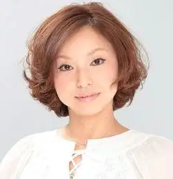 老女烫什么发型适合