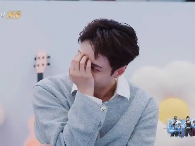 张艺兴超话#张艺兴百分百出品#  小羊宝宝看自己的归零路演看害羞了