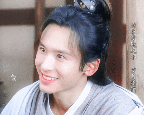 张哲瀚—哟,小伙子还有两副面孔,不过……我都喜欢!