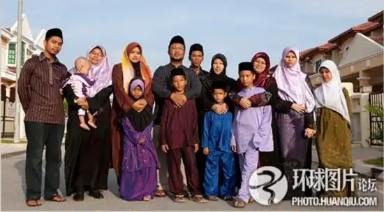 全球牛人一夫多妻的另类生活(图)【6】