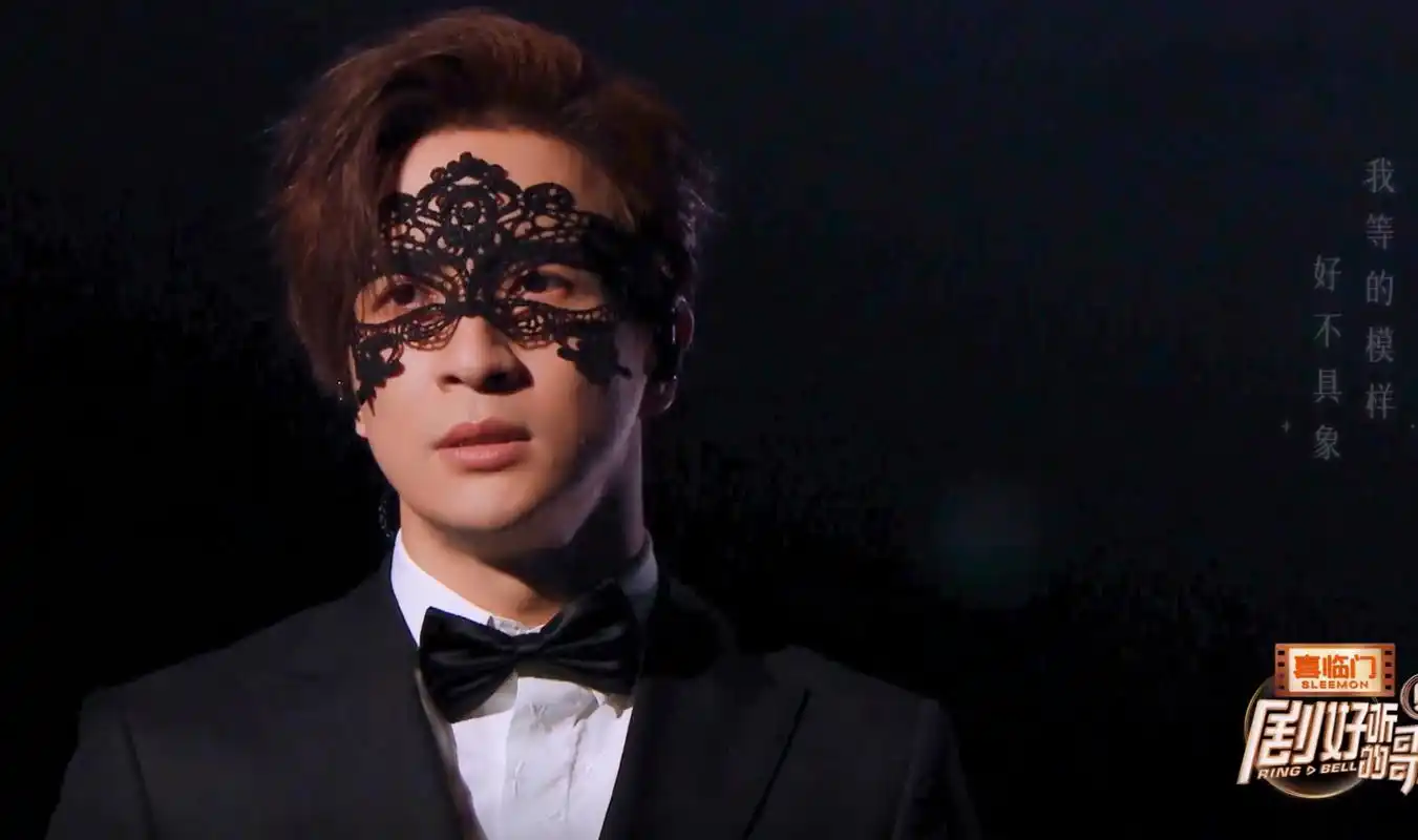 《剧好听的歌》薛之谦戴面纱演唱《像风一样》,真的很蛊,又美又帅
