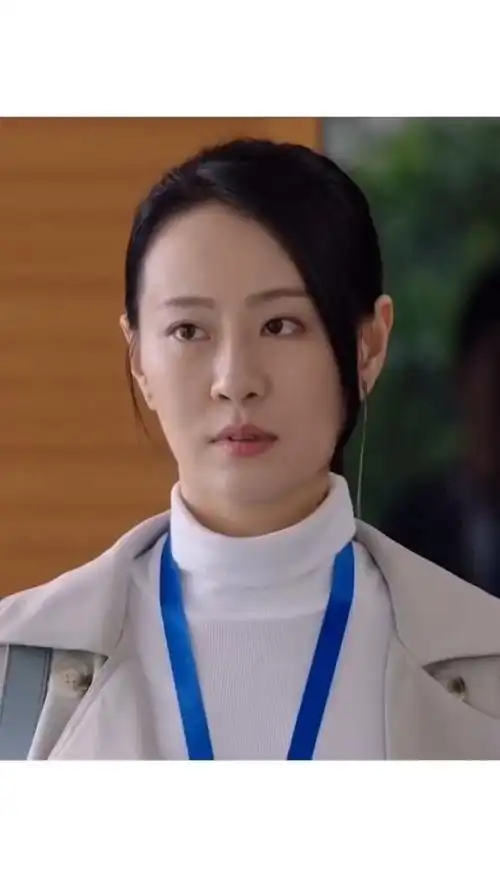 可盐可甜可御姐的领队笑起来真的超好看啊亲爱的热爱的王乐君