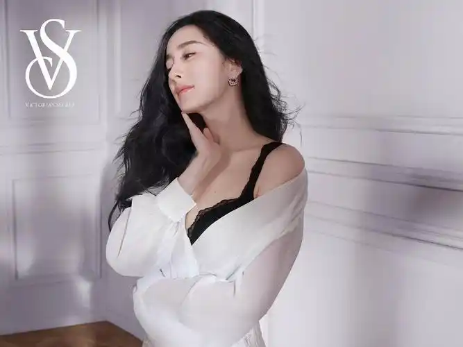 杨幂和林允最新内衣代言大片比美