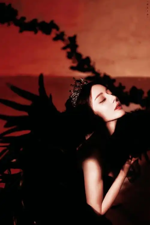 迪丽热巴午夜黑天鹅