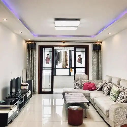 房子是三室一厅哒,精装修,在斜塘老街附近,找合租室友.