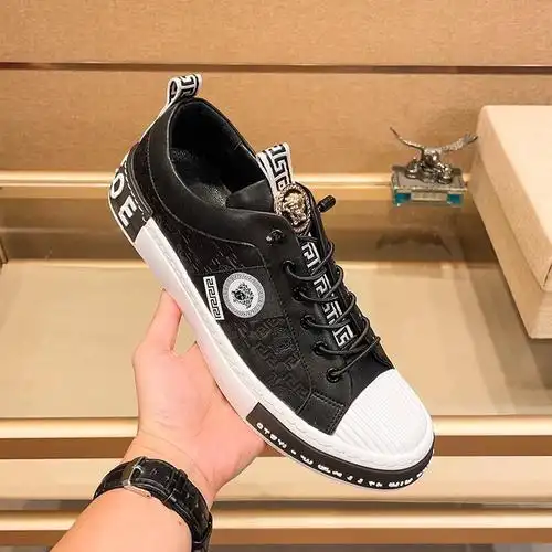 范思哲头像刺绣欧洲站美杜莎男鞋子真皮韩版休闲小白鞋瓦萨琪男士