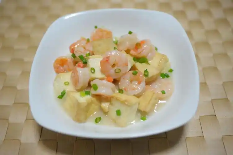 美味的上汤虾仁豆腐