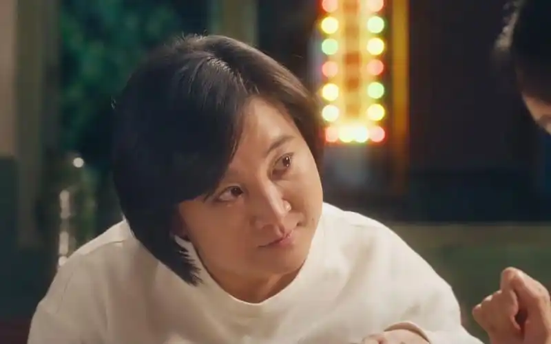 贾玲的李焕英火了,现场响起《依兰爱情故事》,瞬间就哽咽了