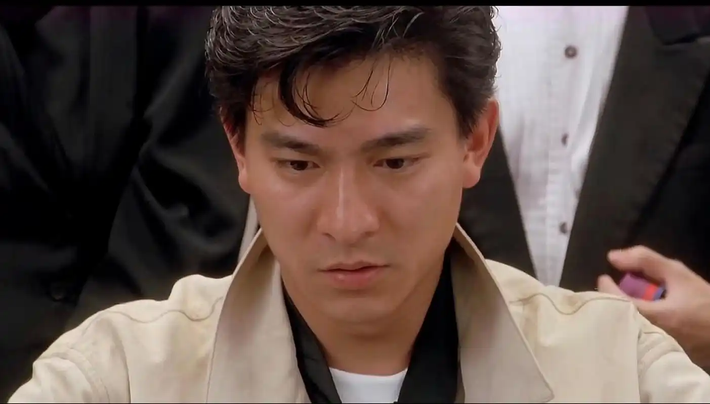 刘德华# 《冰雨》是刘德华的一首经典歌曲,同时也是他音乐生涯值哪