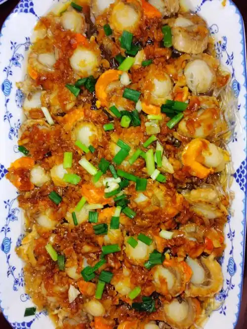 超级好吃,简单易做6015蒜蓉粉丝蒸扇贝6015图上有详细做法,看