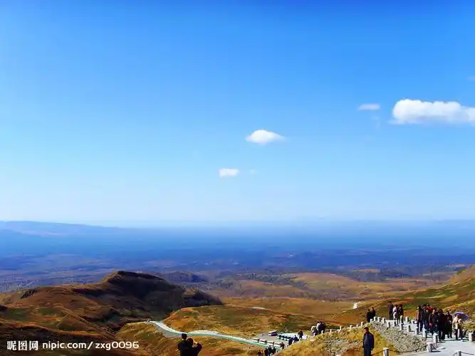 p>老虎背是 a target="_blank" href="/item/长白山西坡/3370060"