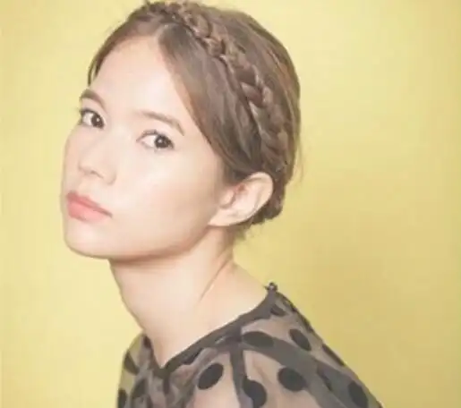 俄罗斯辫子盘发发型效果图