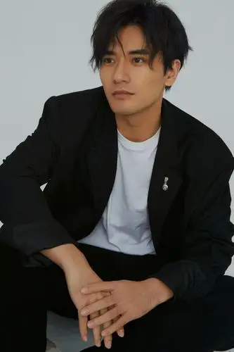 郑凯最新写真曝光 极简风化身超a绅士