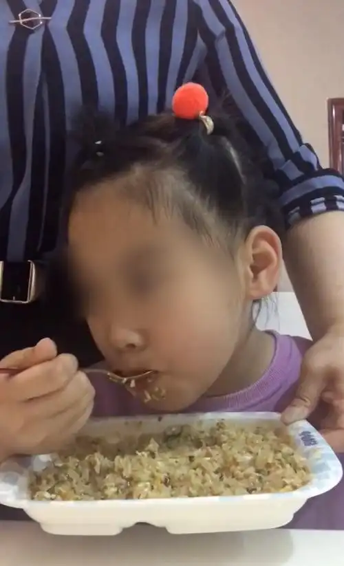 巫山14岁女孩怀孕生子,4次逃婚:有些人,生来就是受苦的