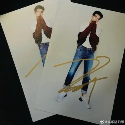 中艾特一位好友,12月19日微博抽奖平台抽一人,送出@王子异签名照一张!