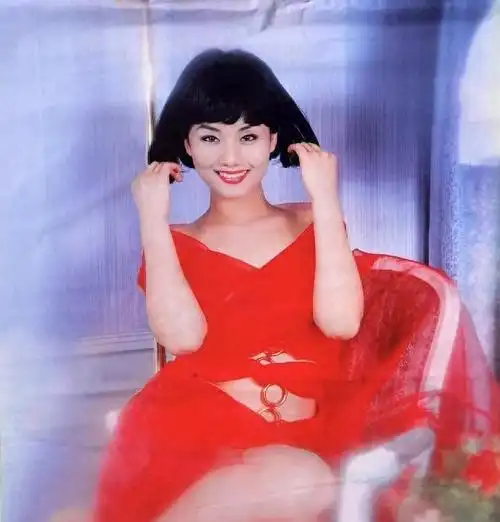 气质不俗,黄母刚出场的戏份很少,加起来不到5分钟,不过,演员李颖的