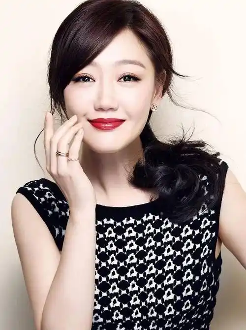 胡歌生女火遍全网,前人栽树后人乘凉,叹息薛佳凝独卧青灯古刹旁_时候