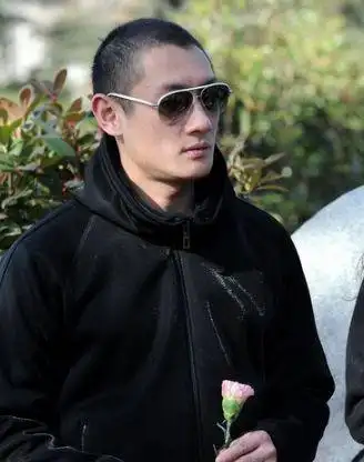 抛弃张敏,掌掴赵薇,痴爱李钰的汪雨为何不再泡女明星?