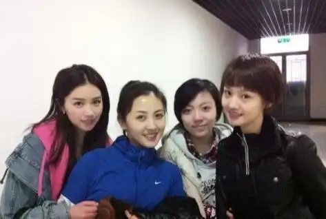 阚清子与郑爽是同班同学,她这样评价郑爽