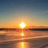 冉冉升起的红太阳图片 清晨冉冉升起的红太阳唯美图片_微信头像图片