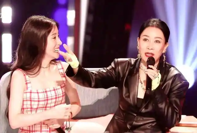 张碧晨和胡彦斌差6岁出道差15年,孩子事件后,她终于逆势而上|那英