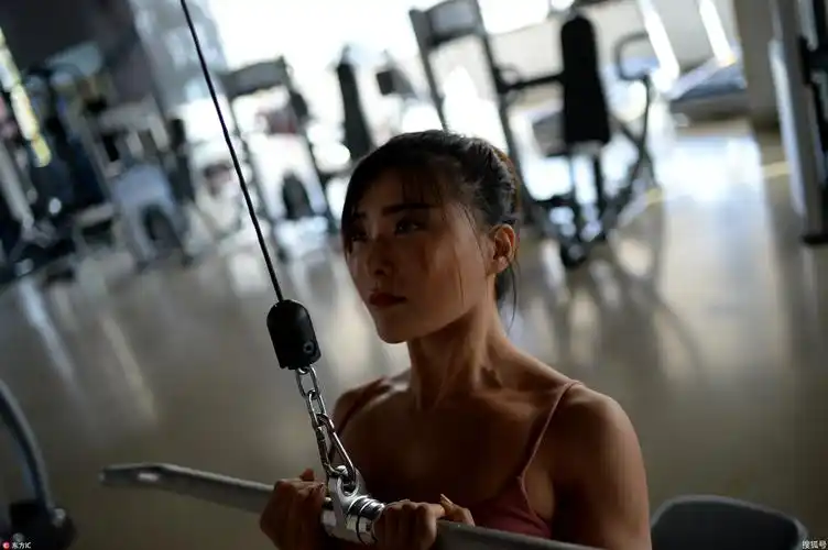 济南28岁女孩为赢比赛健身7个月 练成"金刚芭比"