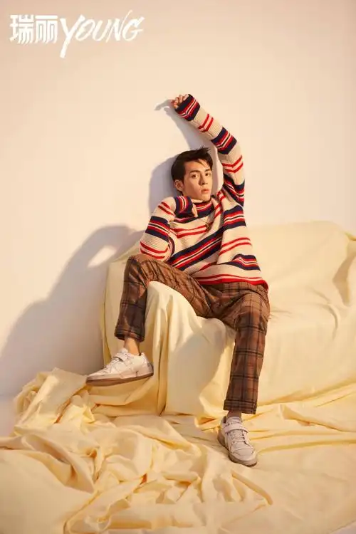 曾舜晞反转演绎成熟写真多变风格发散别样魅力