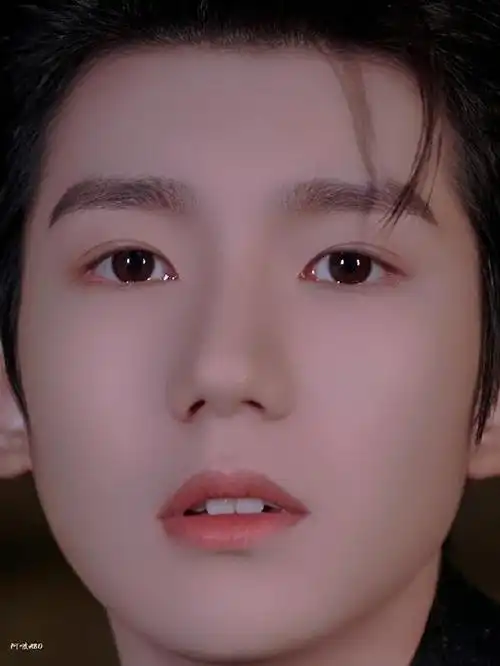 王源精修怼脸拍九宫格分享,这逆天颜值难道不是仙子下凡