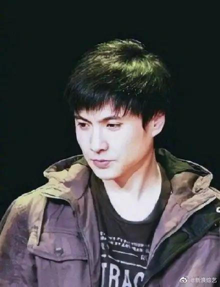 沈腾年轻时照片沈腾年轻时照片校草