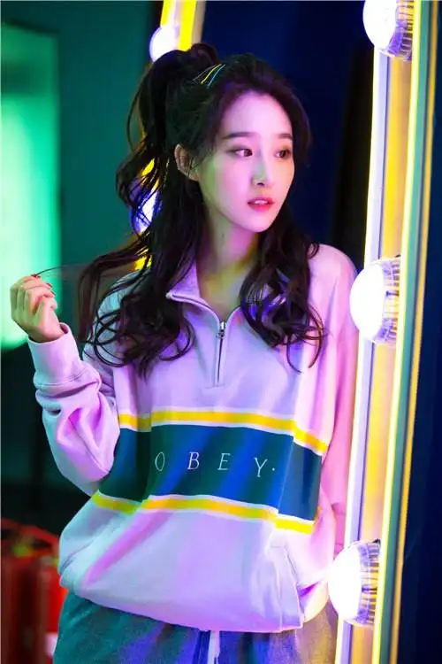 邵夏直播微综艺首秀 青春灵动带你了解出游妆