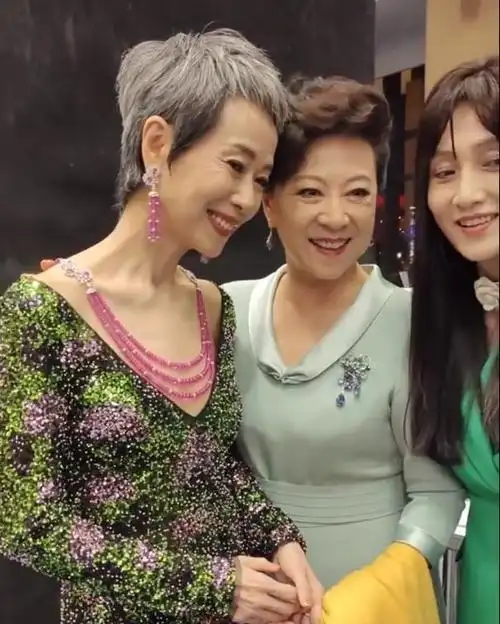 看了这9位55 女星现状,才知道前凸后翘,比不上优雅松弛|巩俐|叶童