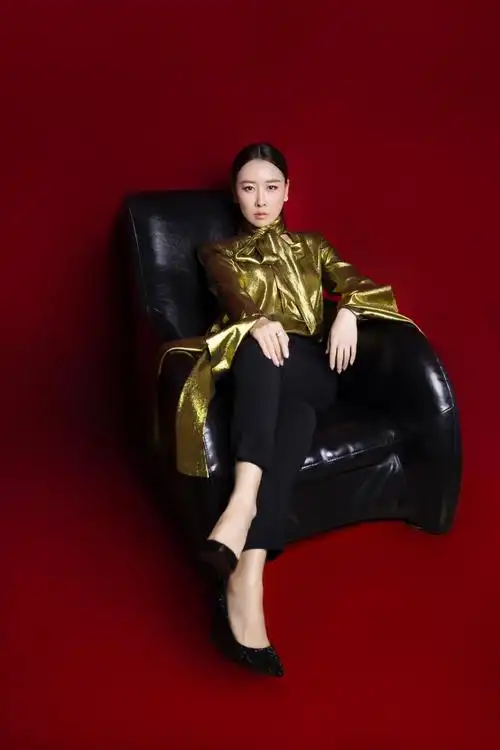 毛俊杰初冬前卫大片彰显多面魅力