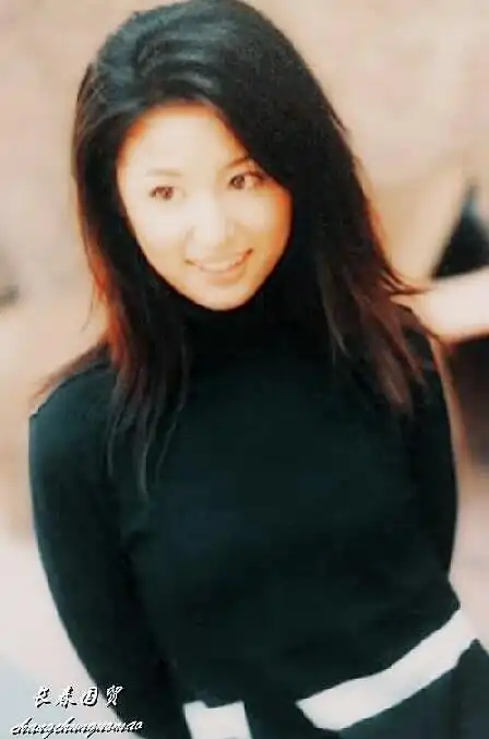 林心如青涩旧照曝光,笑容甜美楚楚动人,满脸胶原蛋白