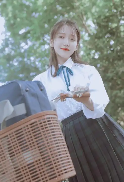 姜贞羽 校服和单车 - 堆糖,美图壁纸兴趣社区