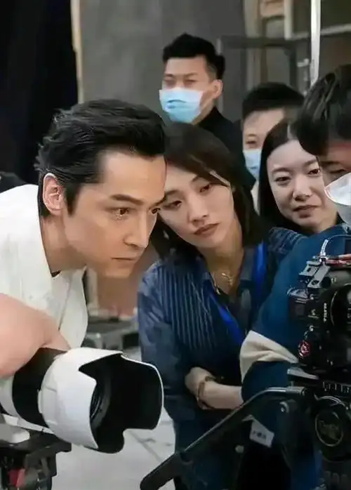 但在胡歌眼里,她善良温柔,是他心中最好的胡太太.