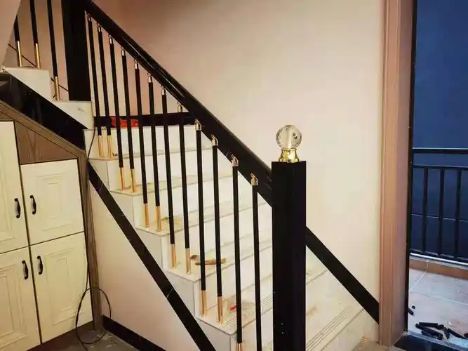 室内铝镁合金立柱楼梯扶手欧式楼梯扶手简约现代轻奢风格栏杆铝艺